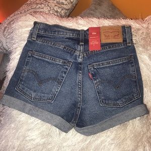 NEW Levi’s wedgie Fit Jean Shorts